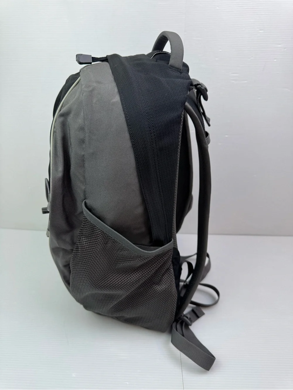 Osprey Helix Resource Series Backpack Black Grey Recycled Daypack Hiking Unisex